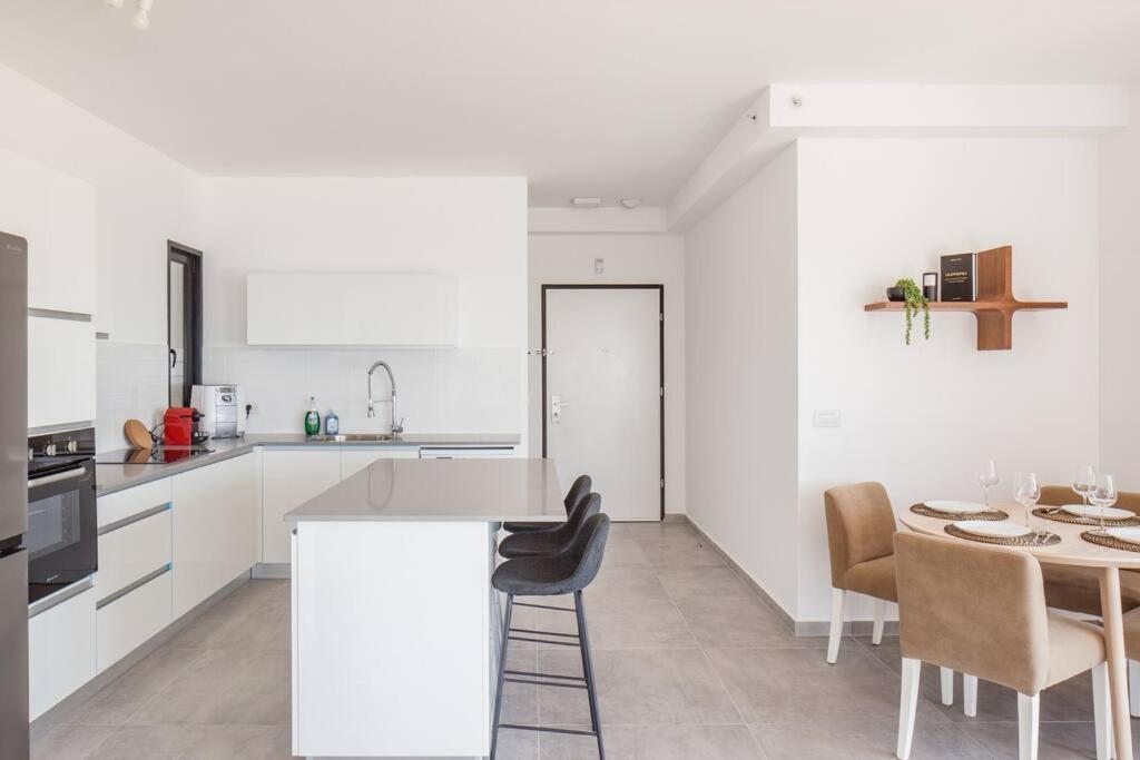 O&O Group- Magical 4Br Apt With Panoramic Sea View Bat Yam Luaran gambar